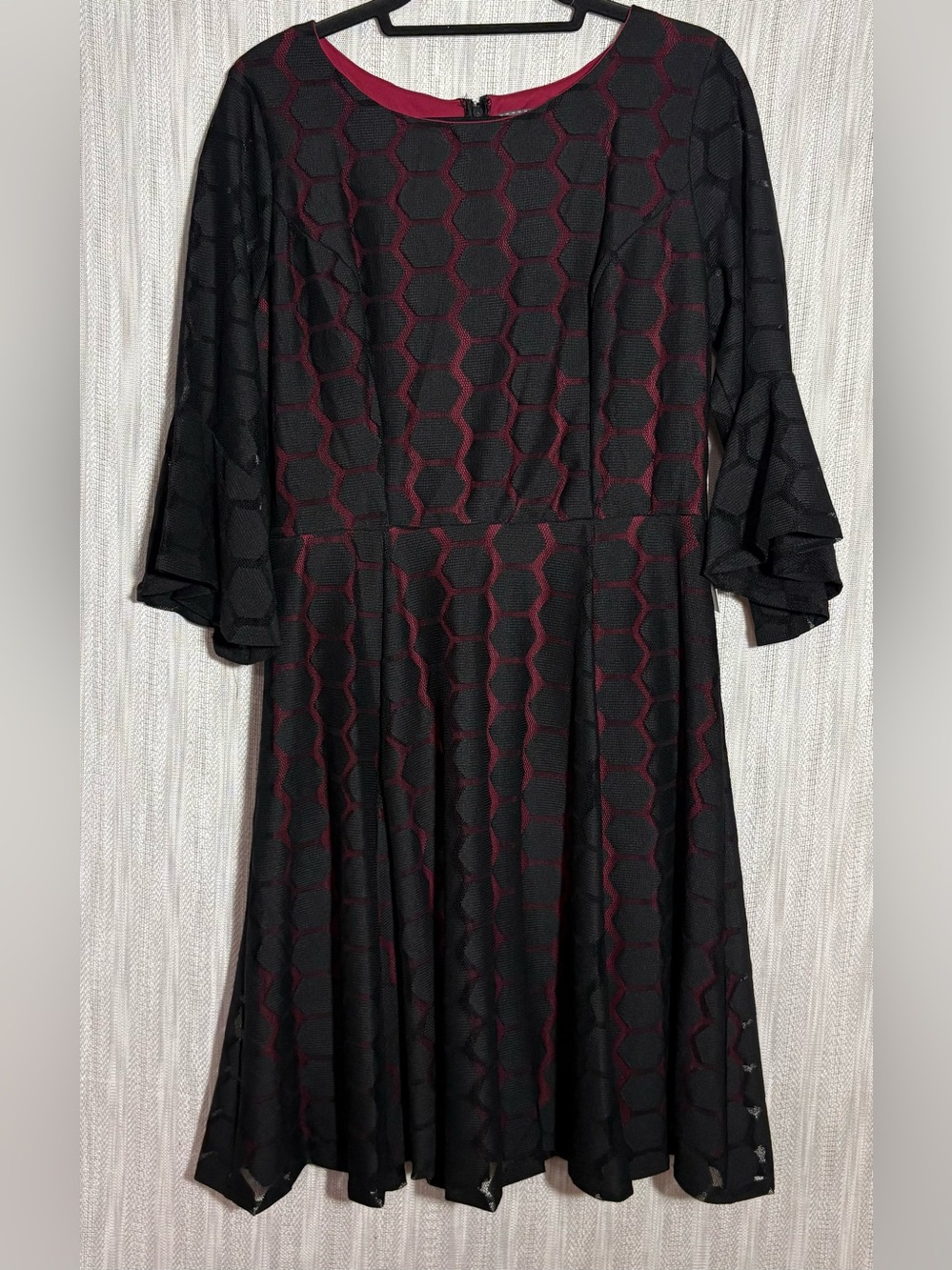 Luxology Black and Burgundy Hexagon-Print Midi Dress